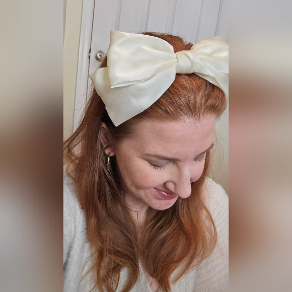 Ivory Oversized Bow Headband - Picture 5 of 9